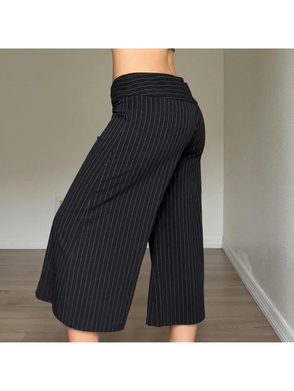 Y2K CHIC COQUETTE CAPRI PANTS - Picture 3 of 6